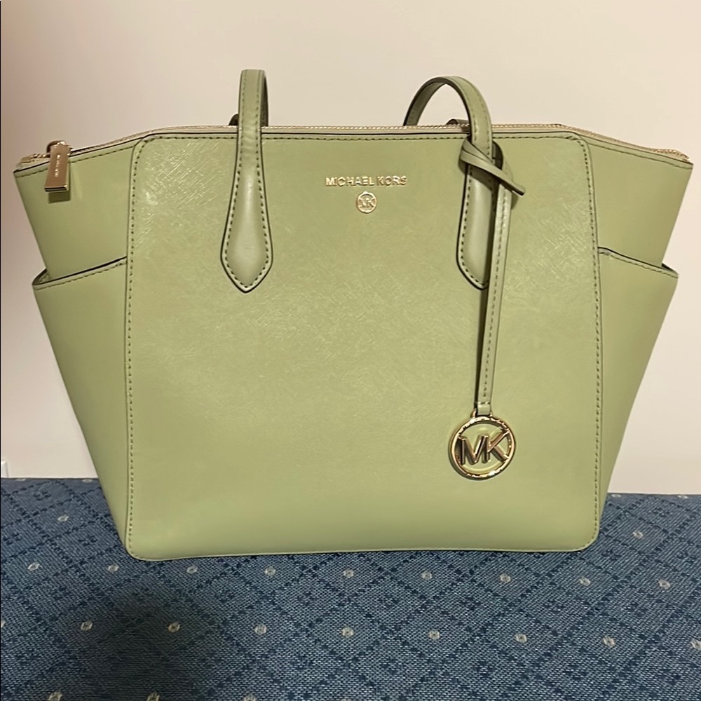 Michael Kors Green Tote Bag
Excellent condition